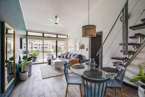 Santa Ana Appartement | CR MARIPOSA RENTALS Lakeview PENTHOUSE with office space, pool, gym, tennis