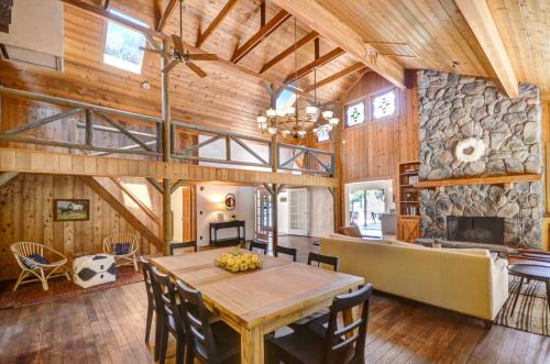 Sonoma Maison | Craftsman Style Cabin In The Heart Of Sonoma- Includes Wine Tasting Passport