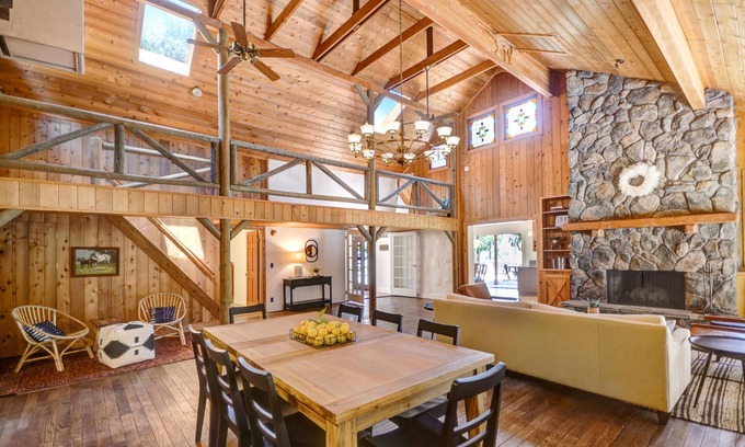 Sonoma Maison | Craftsman Style Cabin in the Heart of Sonoma- Includes Wine Tasting Passport