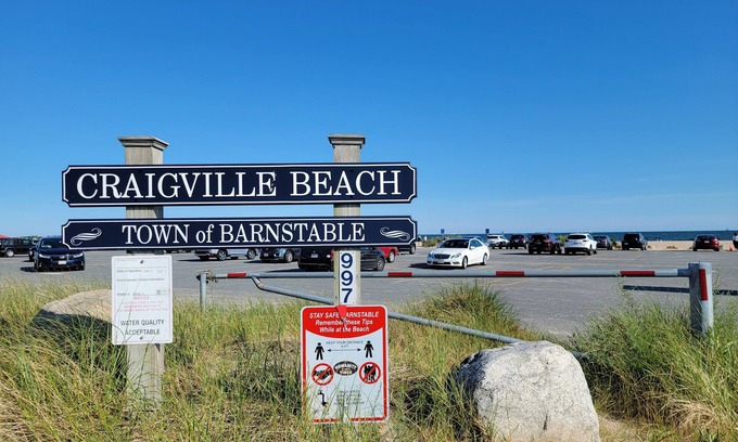 Centerville Cottage | Craigville Beach at your doorstep!