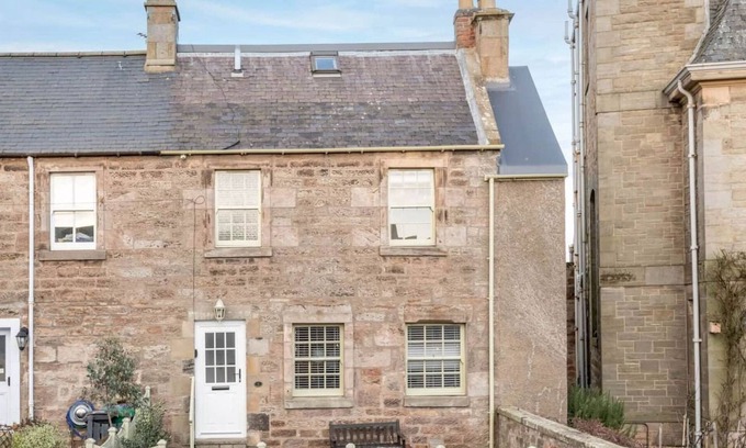 Crail Chalet De Ski | Crail Town House