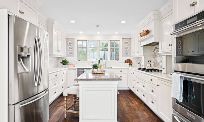 Gloucester Maison | Cranberry Hill l 9 BR 22 Acre Estate l Sleeps 24