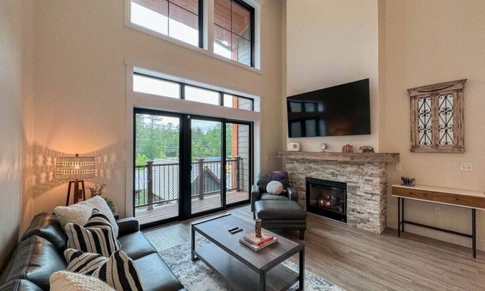 North Conway Copropriété | Cranmore Escape | Modern, Walk to Town, Pool!