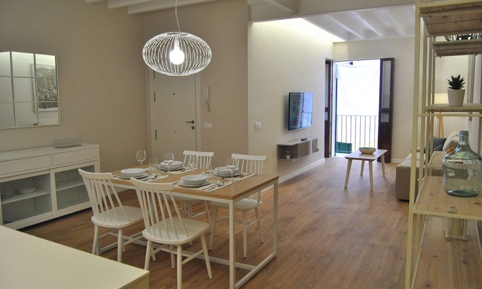 Old Town Appartement | Cream homes La Rambla 3rd Floor, TOURISME INTÉRIEUR Hébergement