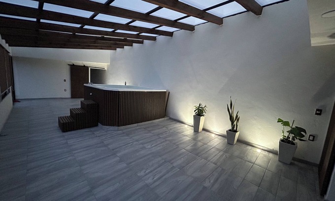 Jocotitlan Appartement | Create great moments in this beautiful space and enjoy the Jacuzzi.