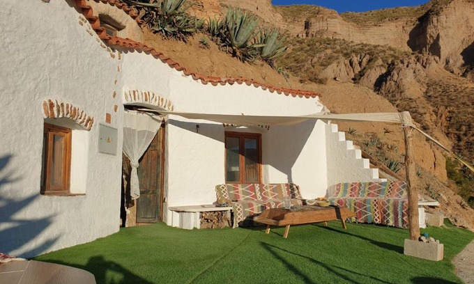Gorafe Maison | Creatively designed CaveHouse with jacuzzi