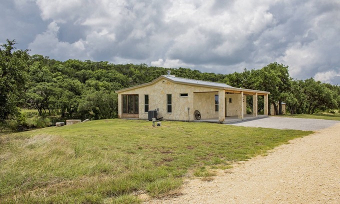 Pipe Creek Maison | Creek Lodge At Rancho Madrono / 1536 pieds carrés ft