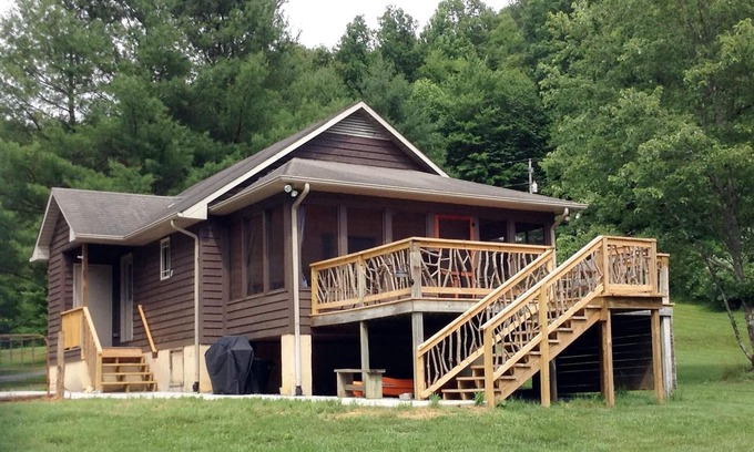 Woodlawn Cabine | Creekfront Cabin, récemment rénové, animaux acceptés