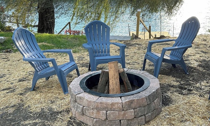 Saugerties South Maison | Creekfront Large 5BR Hot Tub Kayaks Sauna Arcade Pet Friendly