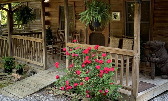 Bryant Maison | La cabane isolée Creekhouse sur le ruisseau dans les montagnes du nord de l'Alabama