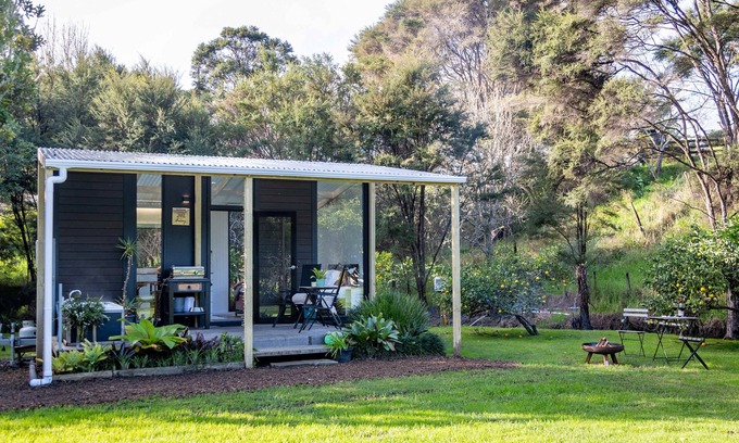Otapaurau Maison | Creekside at Kuaotunu by Tiny Away
