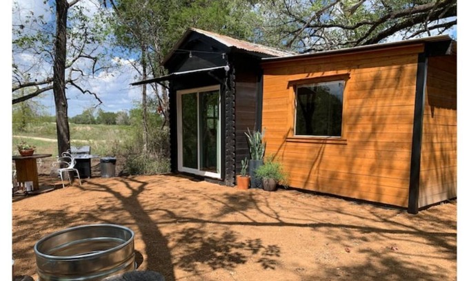 Hico Maison | Creekside Cabin
