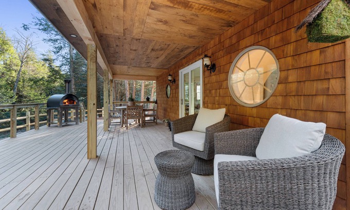 East Jewett Cabine | Creekside Couple's Retreat with Hot Tub, Sauna, Game Room & More!