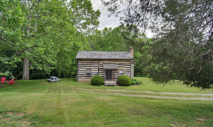Raphine Cabine | Creekside historic log cabin w/ modern amenities at historic Wade's Mill