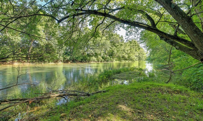 Powell Cabine | Creekside Nature Escape in Southwest Missouri