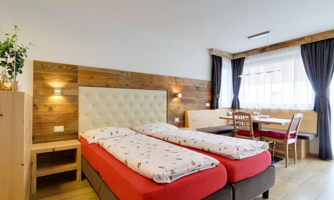 Pedraces Appartement | Crespula ApartmentThis spacious studio apartment for 2-3 people in alpine style.