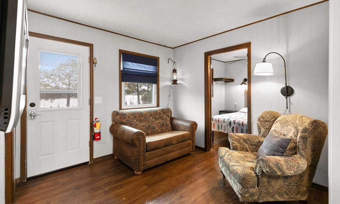 Jenkins Cabine | Crest View Cabin - Bring Your Boat, Enjoy The Swim Dock, Kayaks, Pool, and Views! | 9