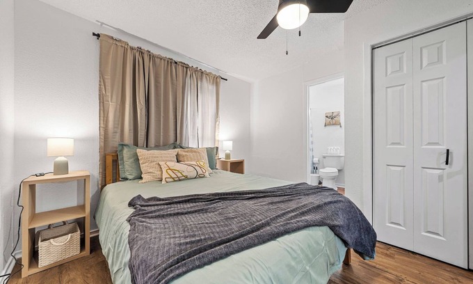 University Maison | Crew Suite: 2BR/2BA | Laundry | Pets l Yard l Easy
