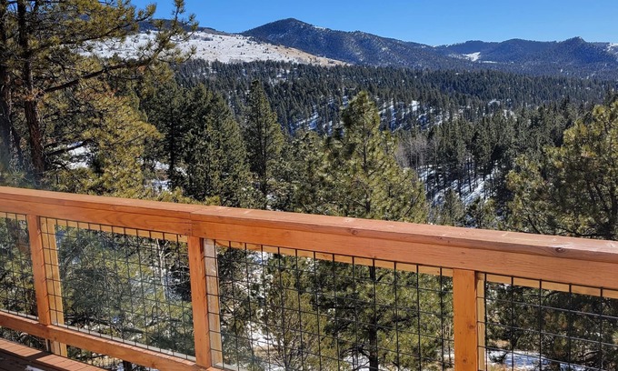 Cripple Creek Maison | Cripple Creek Cabin with Fantastic Views and Hot Tub