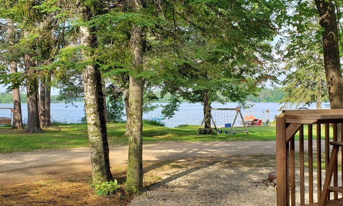 Nevis Maison | Campeur Crooked avec une vue imprenable à quelques pas du lac