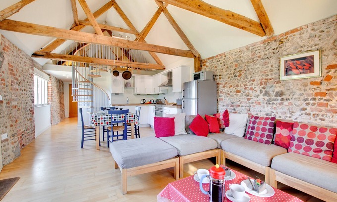 Briston Maison | Crossways Barn - Deux Chambres Maison, Couchages 4