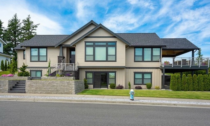 Lynden Maison | Crown Jewel