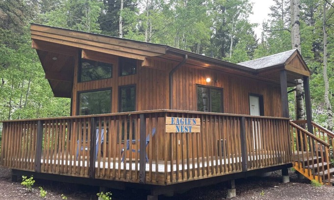 Crowsnest Pass Cabine | Crowsnest River Chalet - Eagle