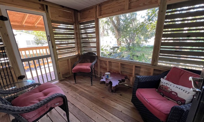 Cocoa Cottage | No Cleaning Fee ! 2-bedroom cottage AC and WiFi in Cocoa