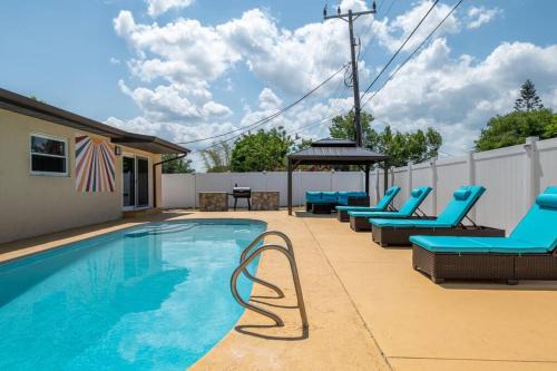 College Green Estates Maison | Cruise-Ready Oasis 15min to Beach & Port Canav & Huge Pool