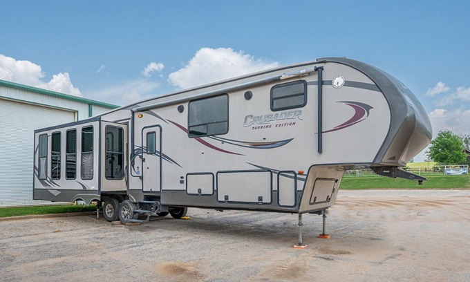 Lindale Maison | Crusader Fifth Wheel
