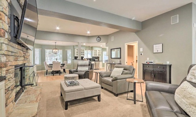 Post Falls Maison | Crystal Bay Home with Fireplace Near Ski Resorts