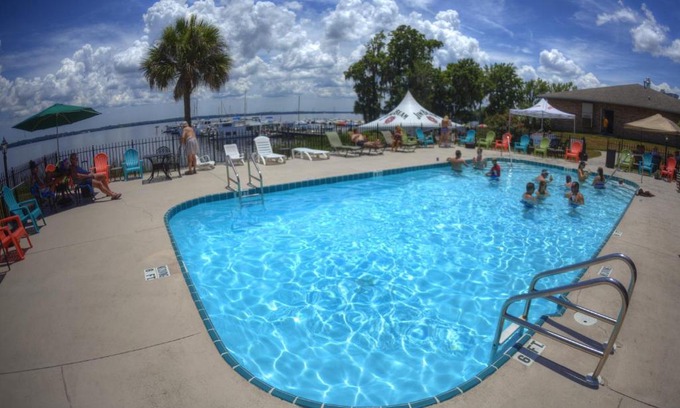Palatka Station Balnéaire | Crystal Cove Riverfront Resort