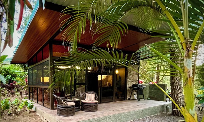Pacuare Reserve Appartement | Crystal Slow-Cabin secluded in the Rainforest along a mountain stream
