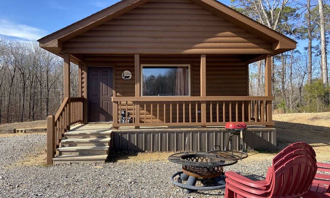 Mount Ida Maison | Cub Cabin for nature lovers and water enthusiasts.Pets are an additional charge.