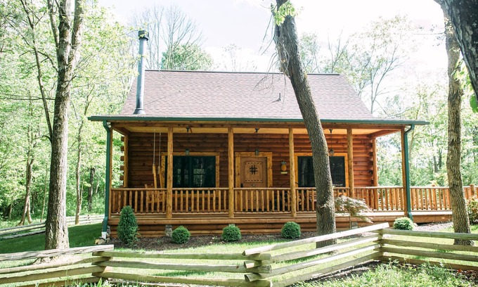 Shenandoah Cabine | Cabine de luxe Cuddly Cub avec bain à remous, wifi et cheminée à bois