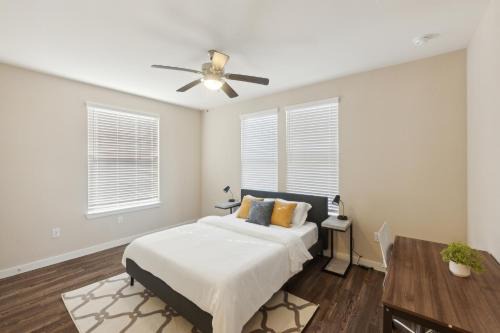 Southeast Houston Appartement | Cullen 4202 I New Construction 2bd Apt I Gated