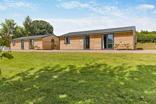 Hereford Maison | Curlews Rest at Canon Bridge Fishery