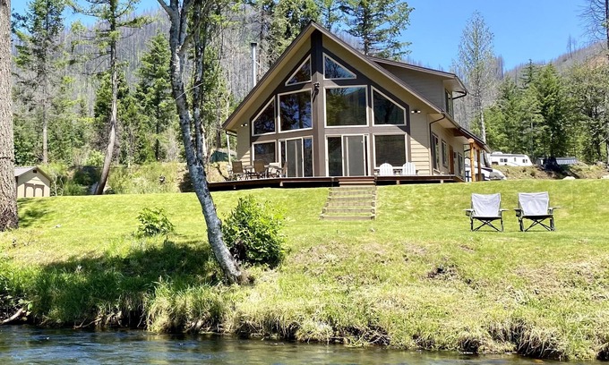 Vida Maison | Custom Built Home - Riverfront Home on the McKenzie River