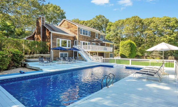 Southampton Maison | Custom built, in an extremely convenient location, very close to the...