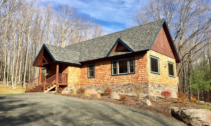 Jewett Maison | Personnalisé construit cabine de luxe sur 2. 5 Acres, 10 minutes à Windham & Hunter Mountains!