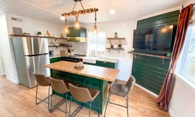 East Dubuque Cabine | Custom Floating Cabin on Mississippi River backwater with a HOT TUB!