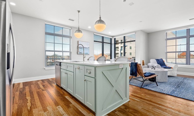 Auburn Appartement | Custom Suite over Target - Downtown AU 209