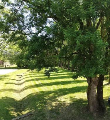 Issac Appartement | Cute 1-bed cottage with view across park.