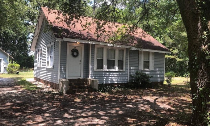 Ladson Maison | Cute 4br Modern Farmhouse Home+ Large Yard!