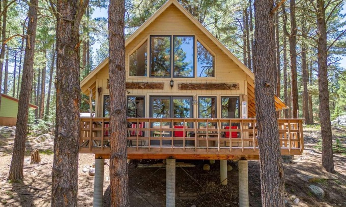 Vallecito Maison | Cute Cabin in the pines 3 minutes from lake a walk to the river and beautiful drive to Durango