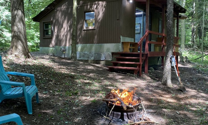 Dewittville Cabine | Cute cabin in the woods