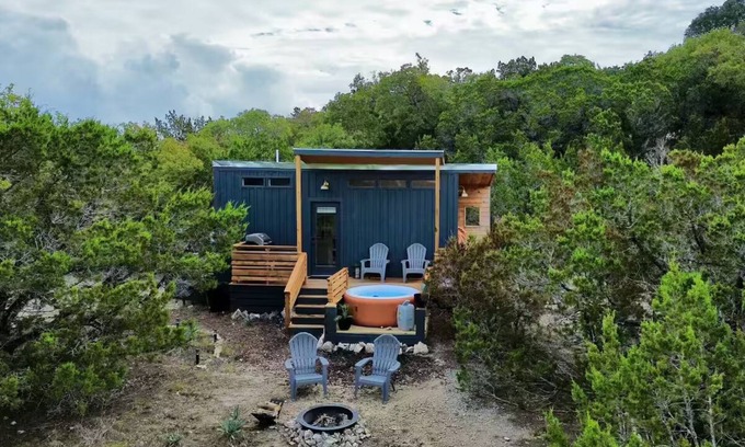 Valley Mills Cabine | The Hideaway - with views, hot tub-pool, deck, grill - near Waco, TX