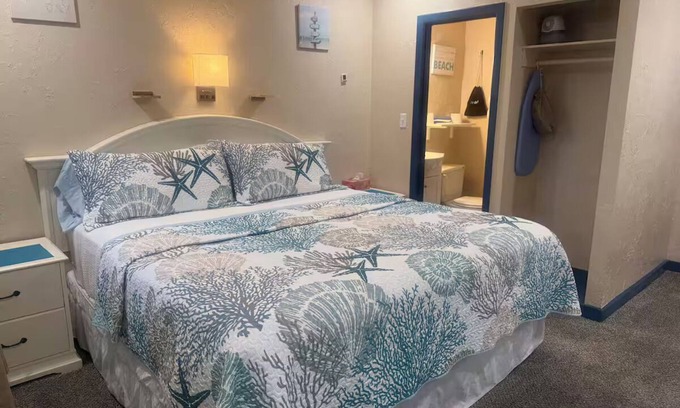 Buzzards Bay Hôtel | CUTE, CLEAN KING BED & PRIVATE BATH/WALK TO MAIN ST./EXTENDED STAY
