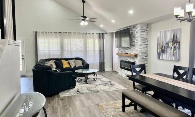San Antonio Maison | Cute & Cozy 4BR home close to Seaword & Sixflag