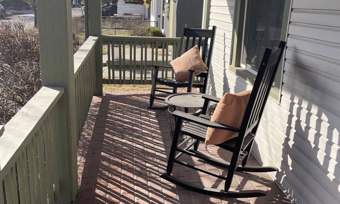 Merion Village Maison | Cute, Cozy, and Convenient, with a fenced back yard and front porch!